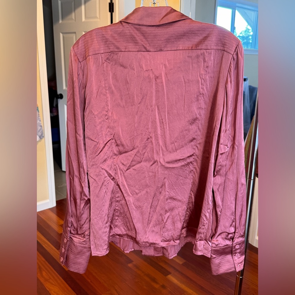 t. John Silk Blend Blouse Size 10 Mauve Pintuck Button Front Long Sleeve - Picture 5 of 8